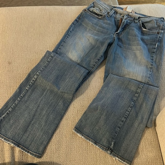 Lucky Brand Flare Jeans - Picture 1 of 4